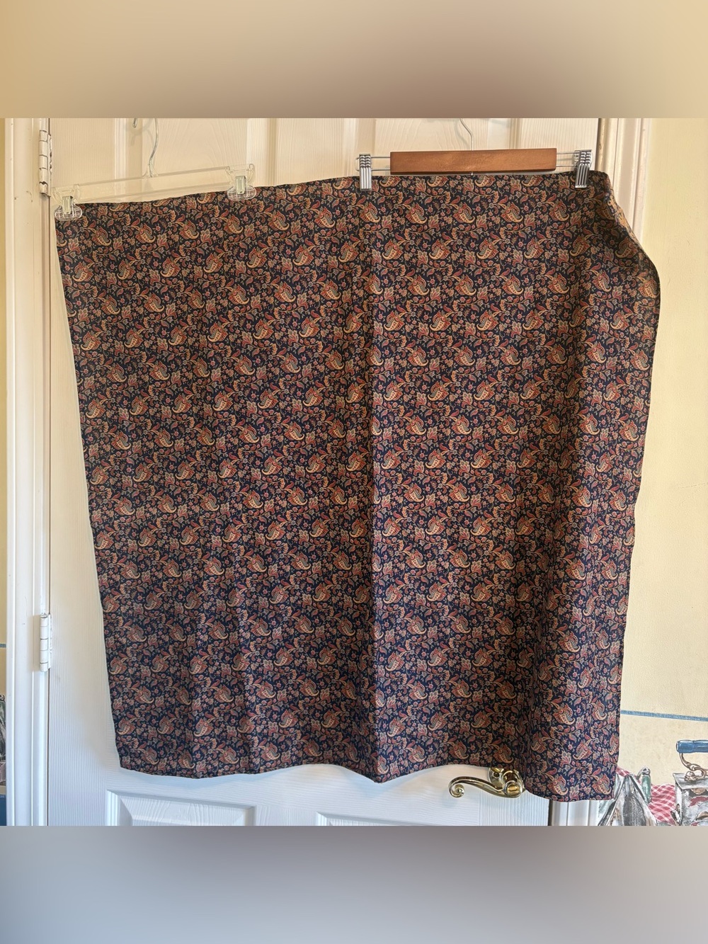 Vintage Paisley Grunge Print Tablecloth in Navy and Burgundy